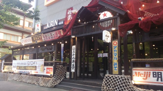 ビル1階にある鶏小屋という居酒屋